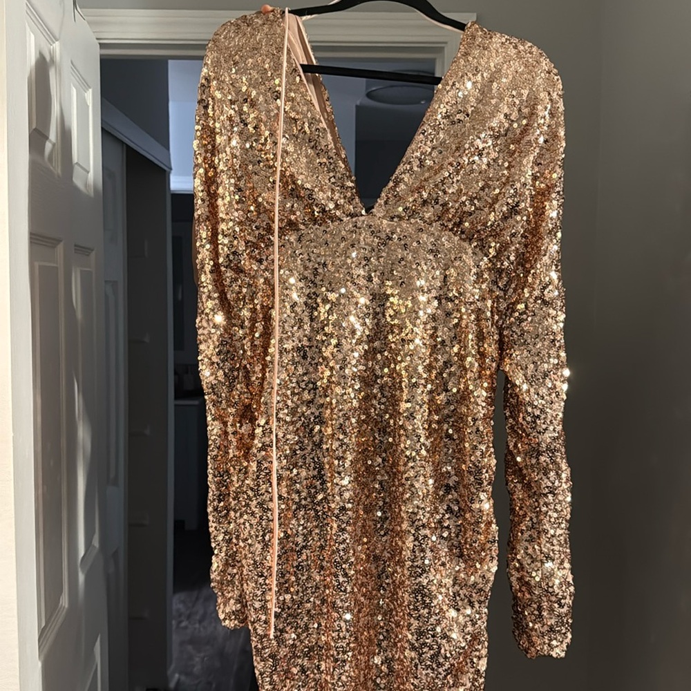Shiny pink dress with sequins